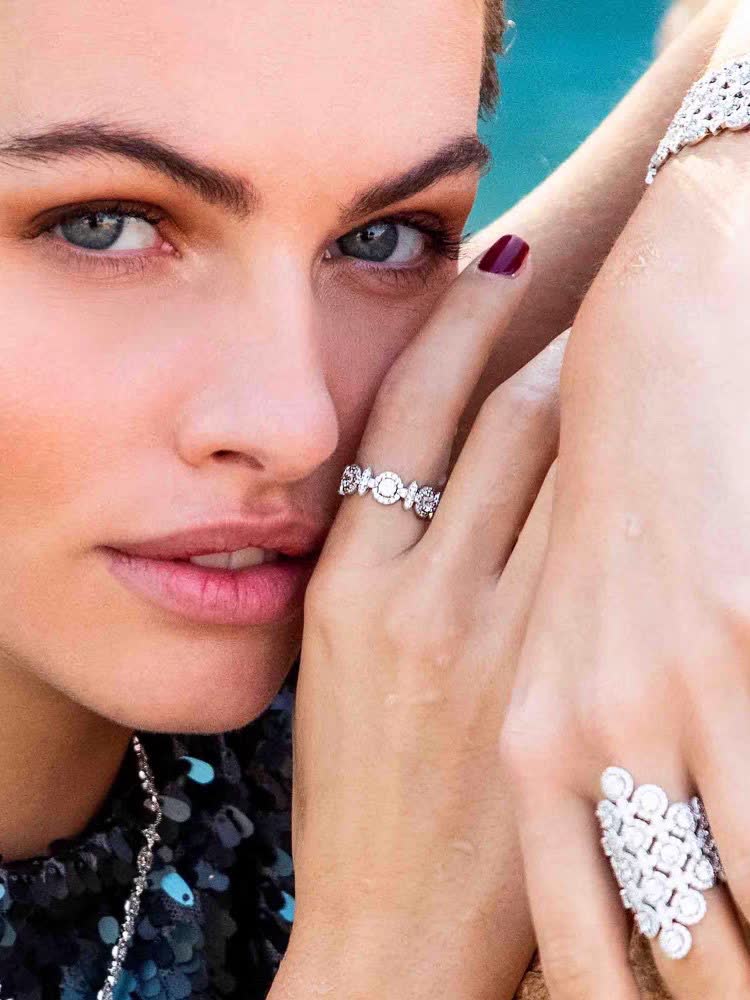 APM Monaco Elegant Diamond Ring